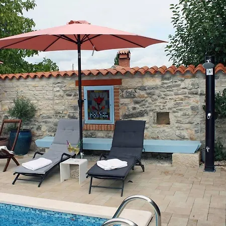 Art House Is A Cozy House With A Private Pool