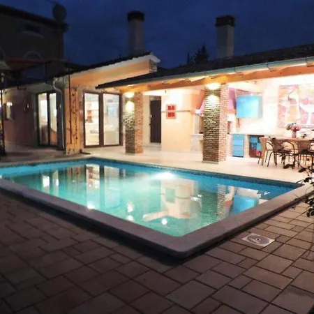Art House Is A Cozy House With A Private Pool * Rovinjsko Selo