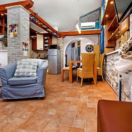Art House Is A Cozy House With A Private Pool *