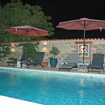 Art House Is A Cozy House With A Private Pool * Rovinjsko Selo